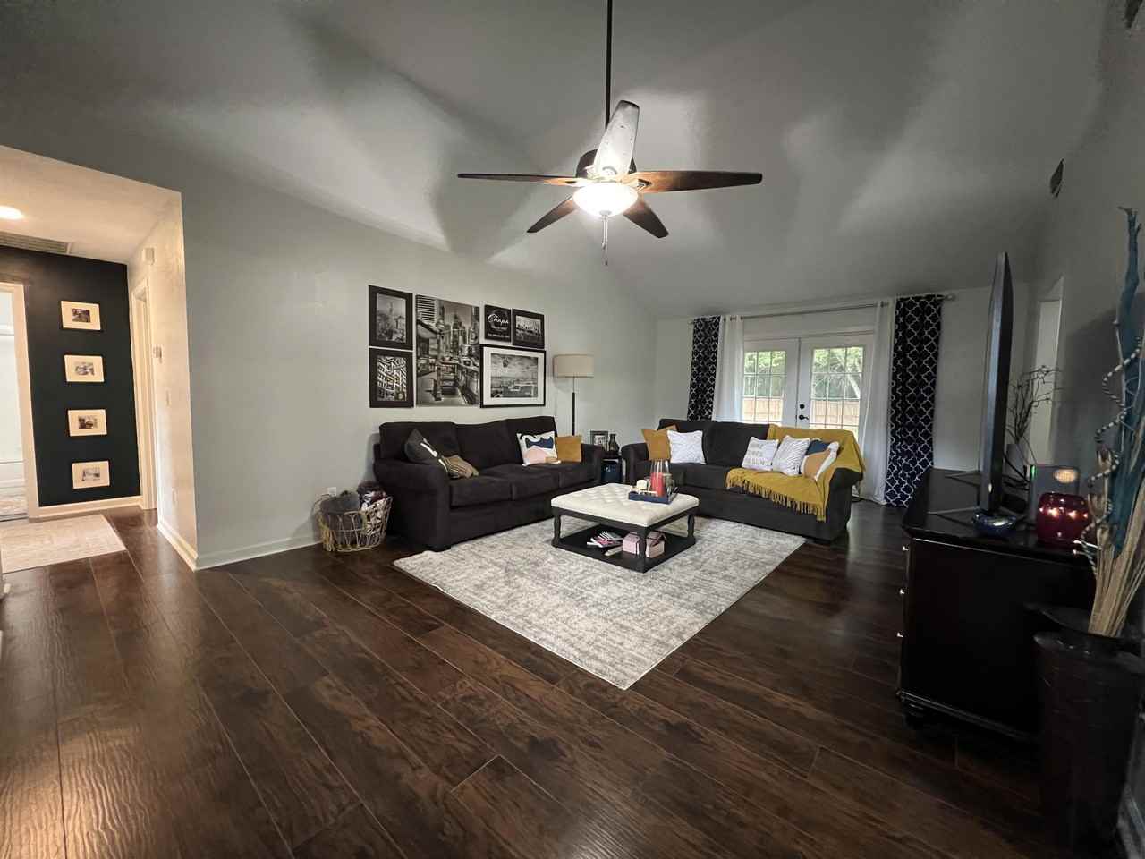 293 Bobbie St #1 - Photo 3 of 19