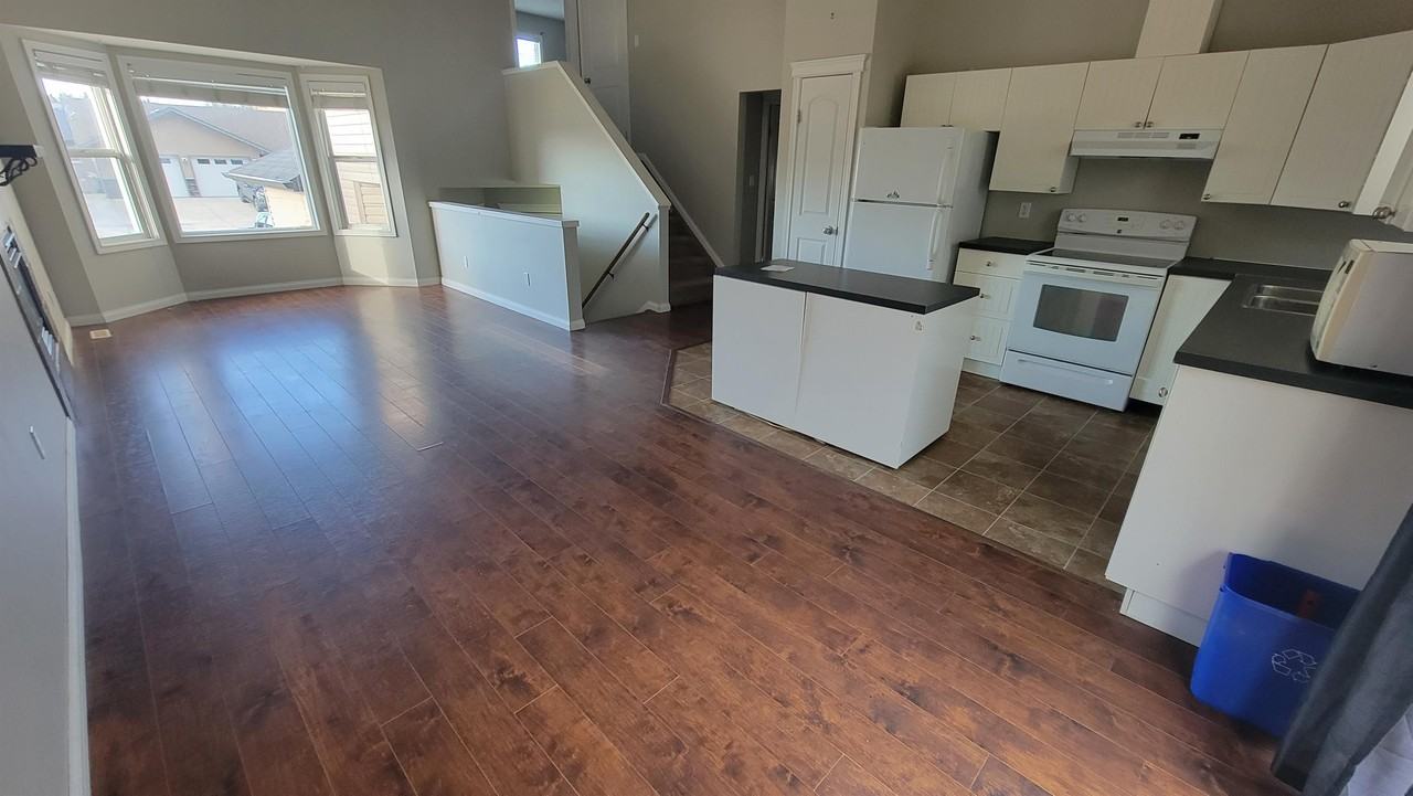 4107 15 Ave #4107-15AVE - Photo 3 of 11