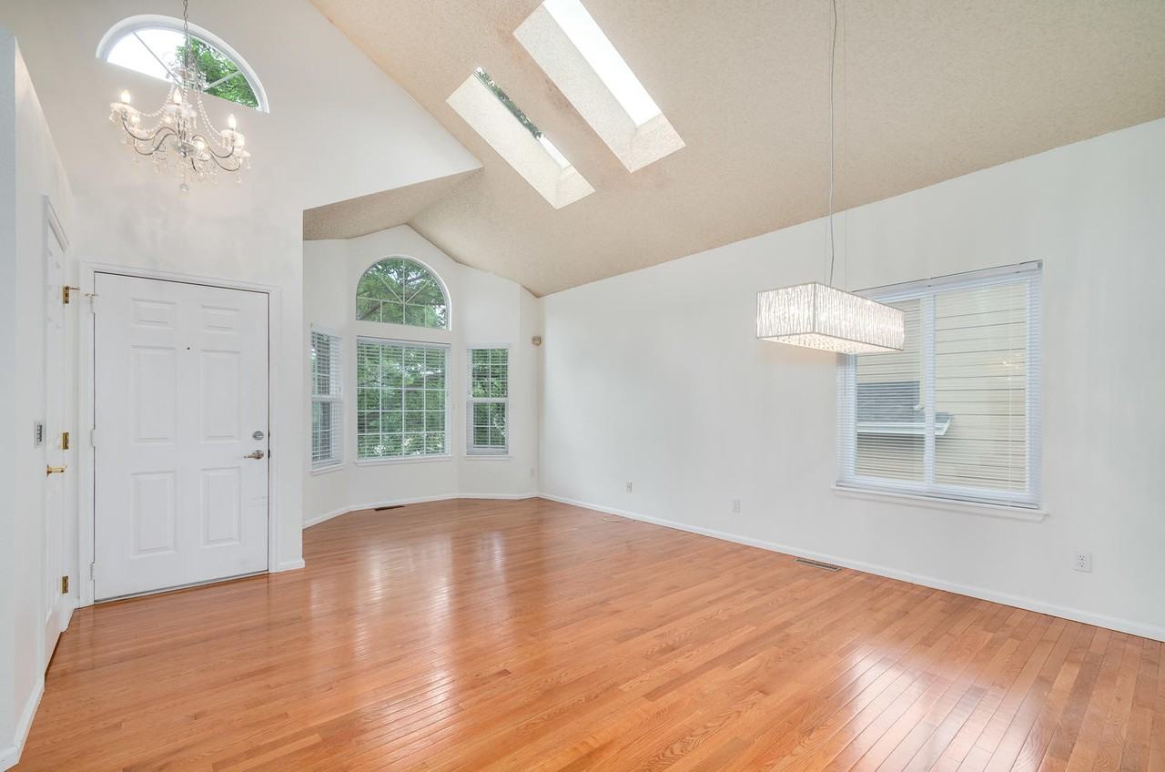 1350 Knollwood Way - Photo 2 of 20