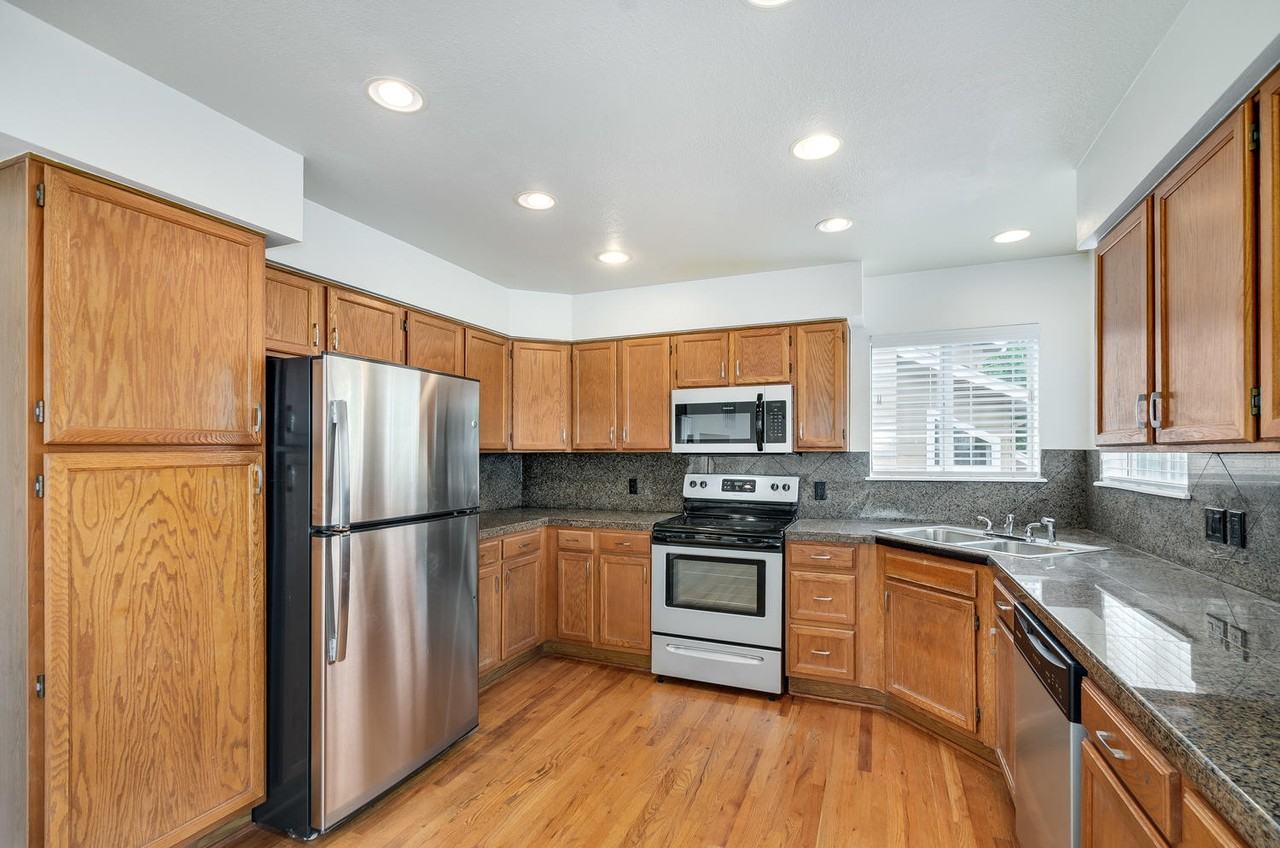 1350 Knollwood Way - Photo 6 of 20