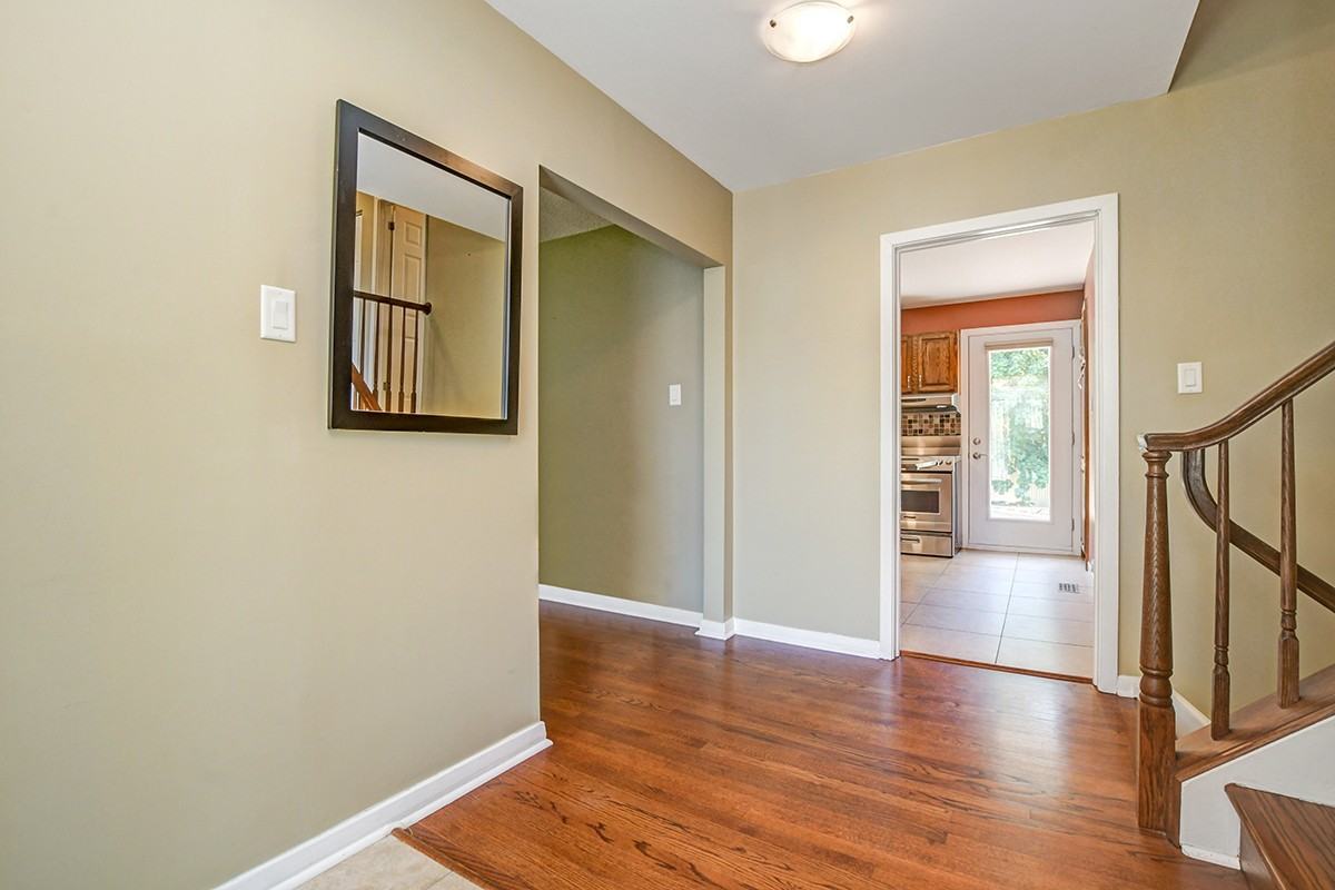 2678 Ulster Crescent - Photo 4 of 24