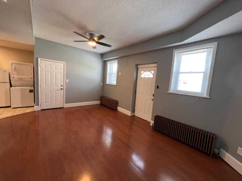 311 25th St - Photo 2 of 5