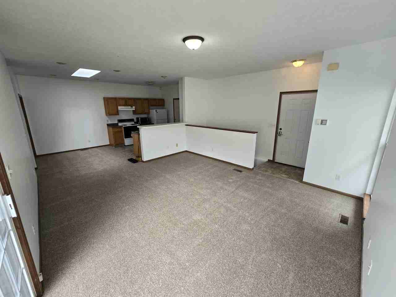 748 W Belmont Ave #1 - Photo 3 of 11