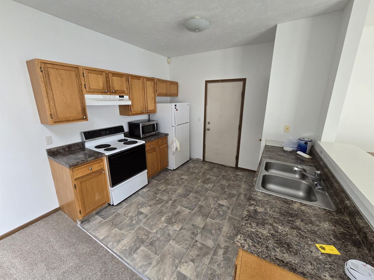 748 W Belmont Ave #1 - Photo 4 of 11
