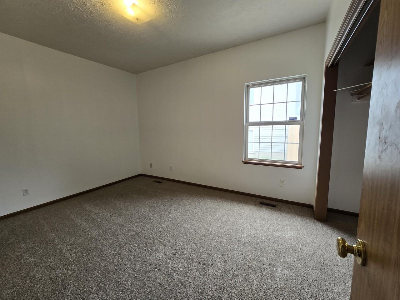 748 W Belmont Ave #1 - Photo 6 of 11