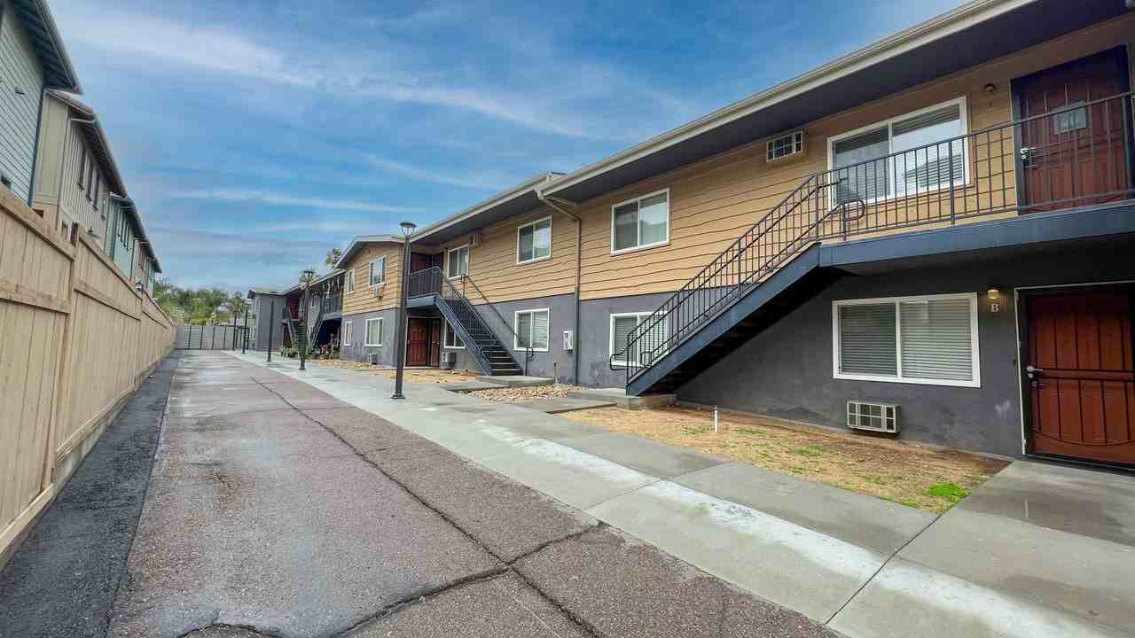 424 Emerald Avenue - Photo 2 of 2