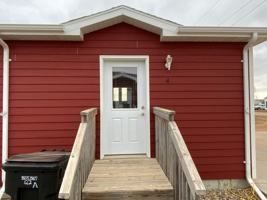 featured image of 122 E Main St