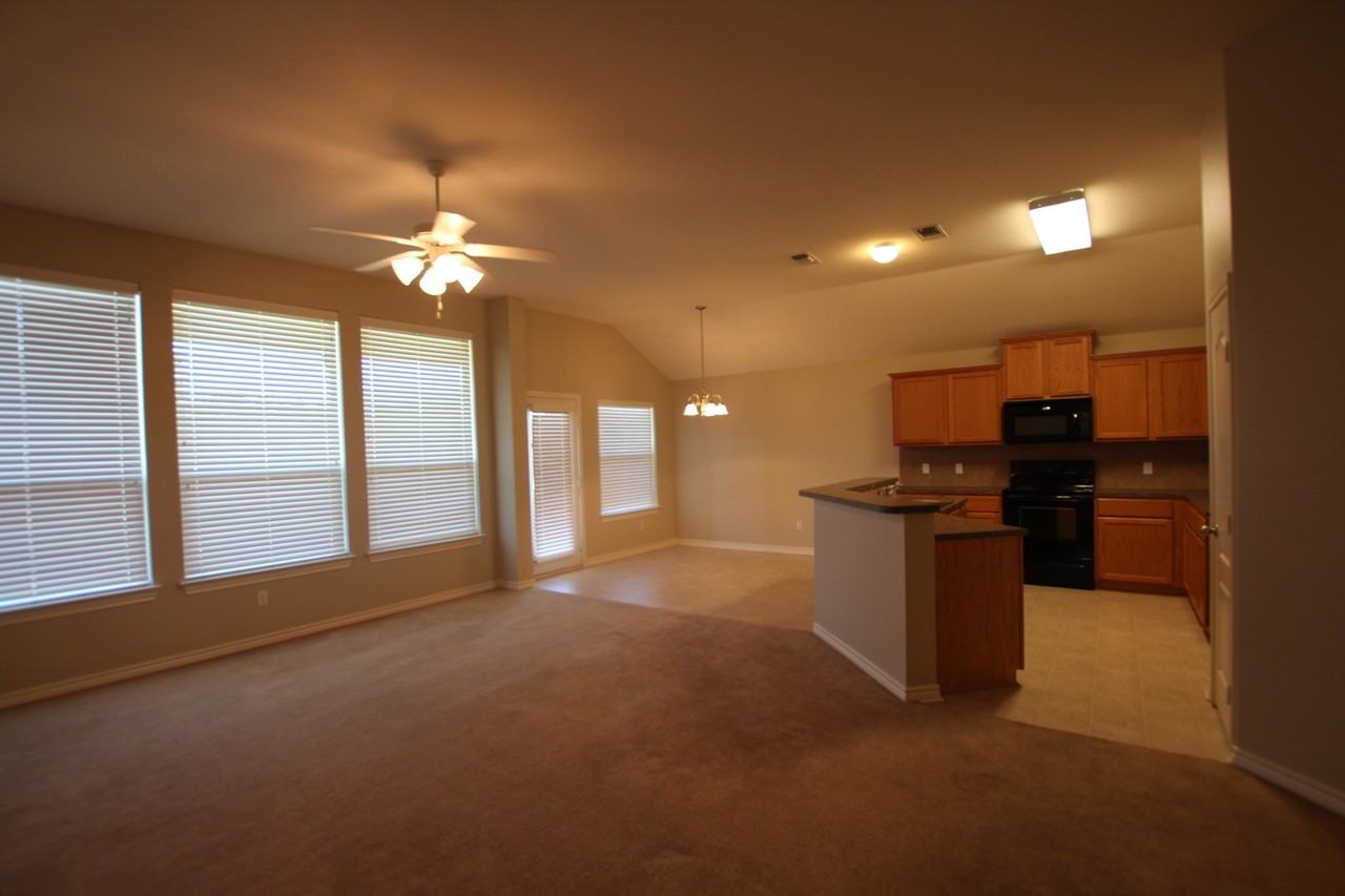 19993 Meadow West Ln - Photo 5 of 26