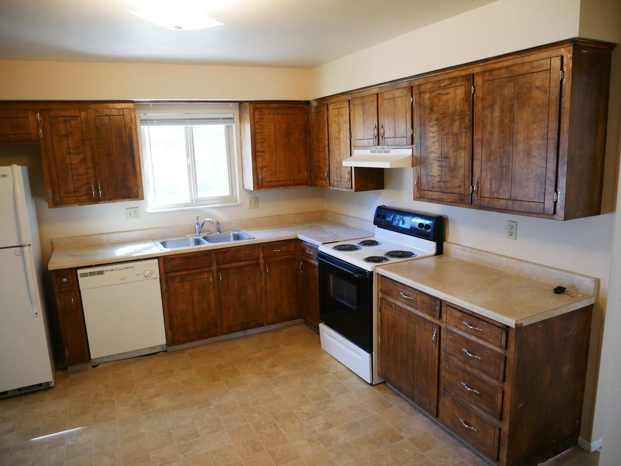 6615 Brook Park Dr - Photo 3 of 14