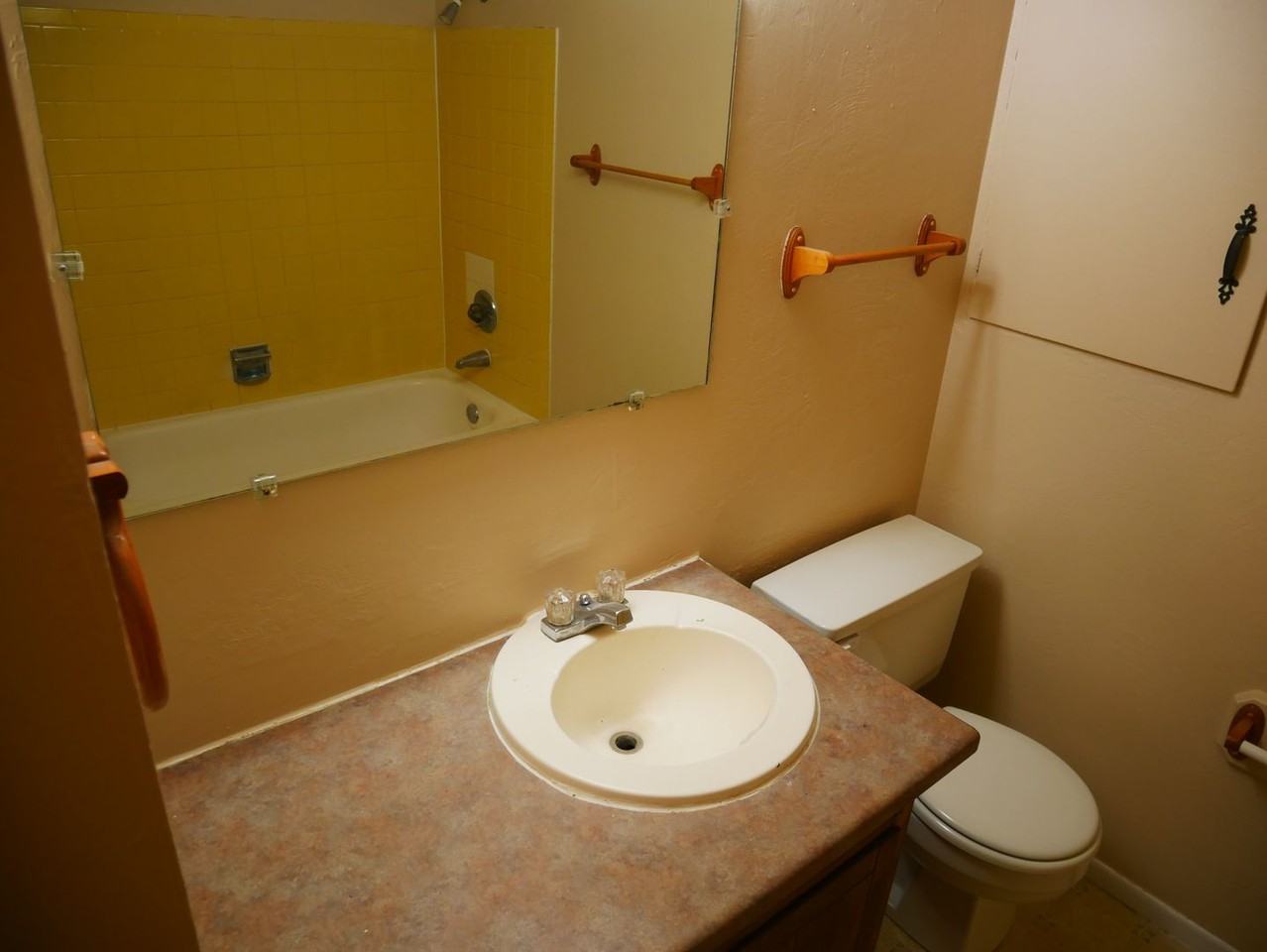 6615 Brook Park Dr - Photo 4 of 14