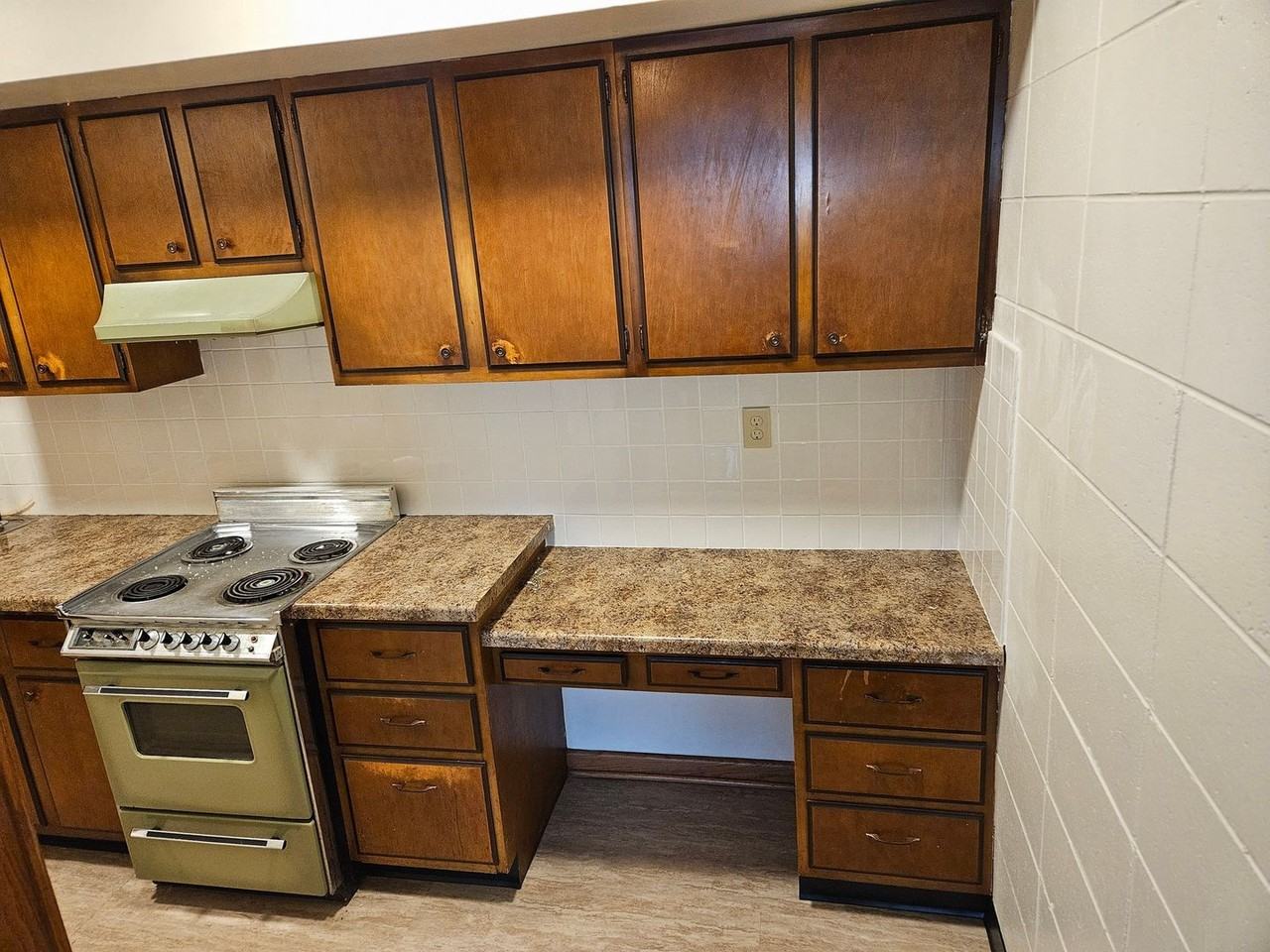 Town & Country Apartments - Photo 3 of 10