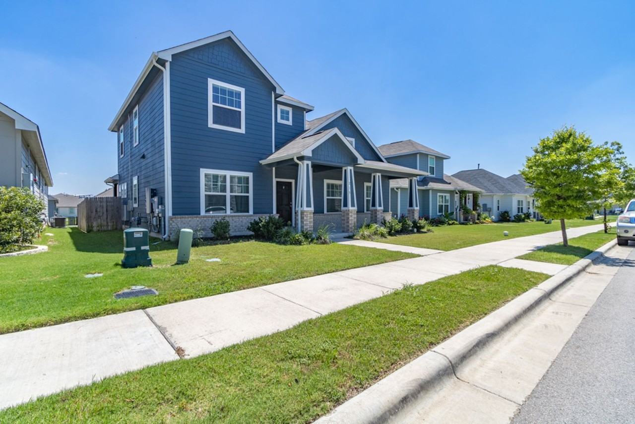 215 Roaming Dr - Photo 2 of 40