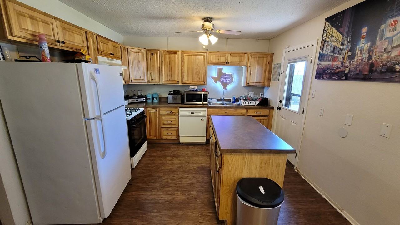 7410 Hickory Ave - Photo 4 of 15