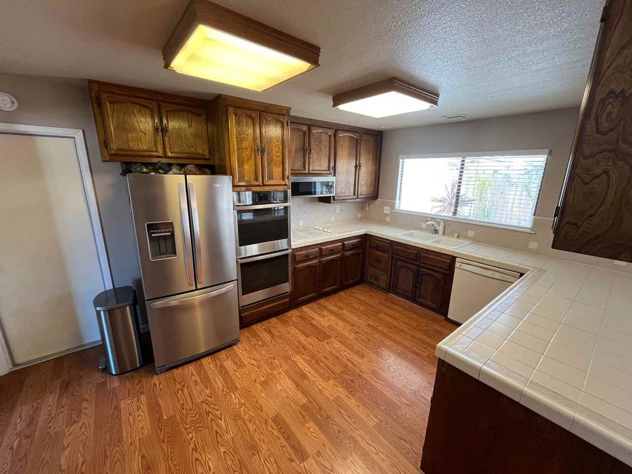 1090 Foxenwood Dr - Photo 3 of 14