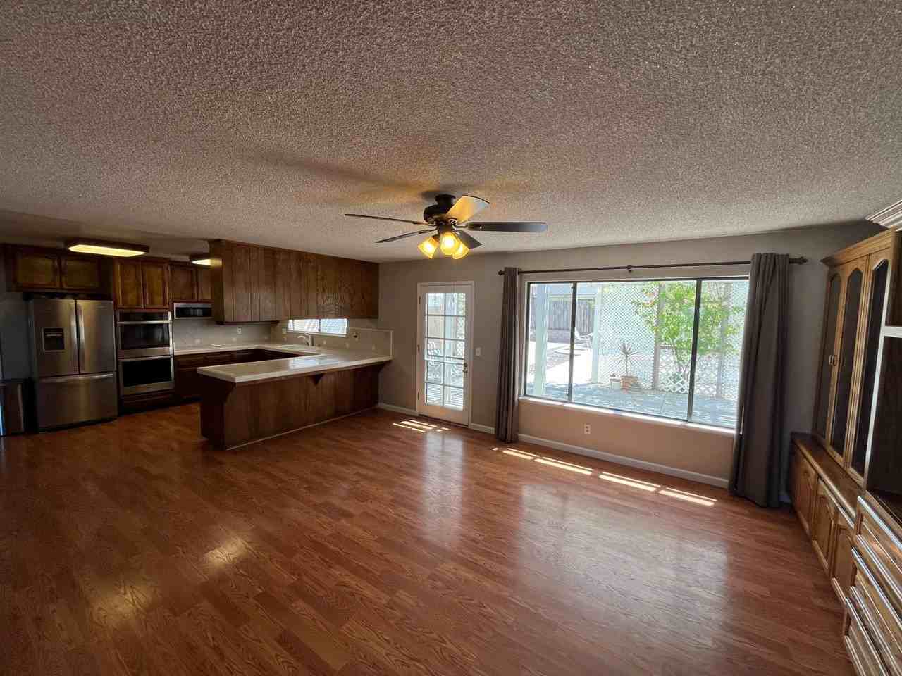 1090 Foxenwood Dr - Photo 4 of 14