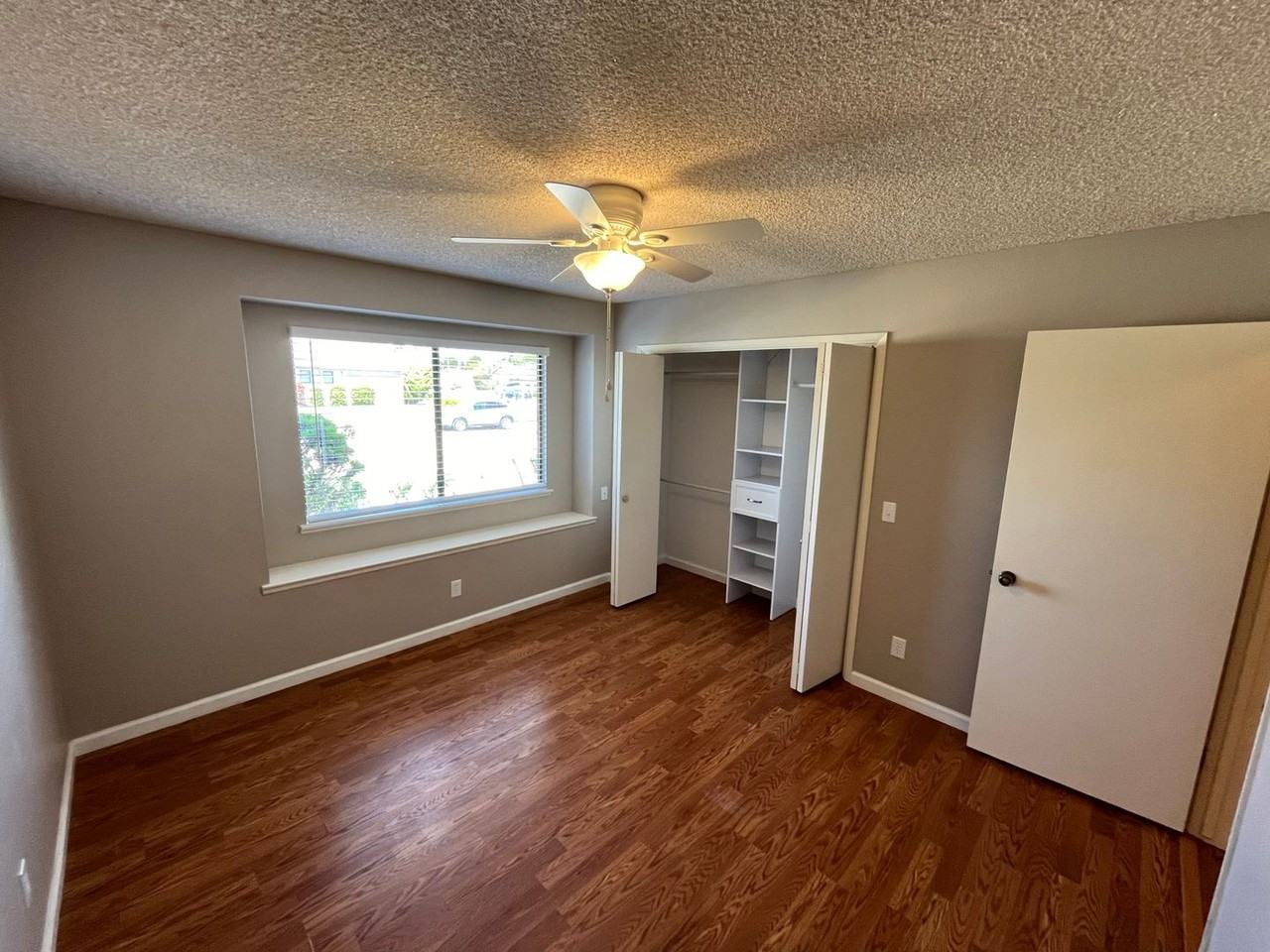 1090 Foxenwood Dr - Photo 7 of 14