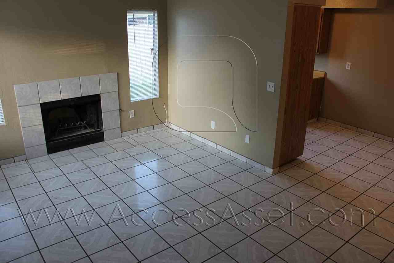 (*) Esther 33092 - Photo 3 of 10