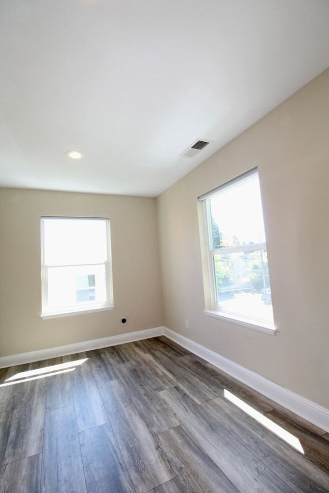 2543 Martin Luther King Jr Way - Photo 3 of 11