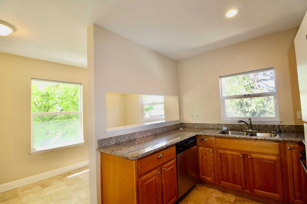 2543 Martin Luther King Jr Way - Photo 4 of 11