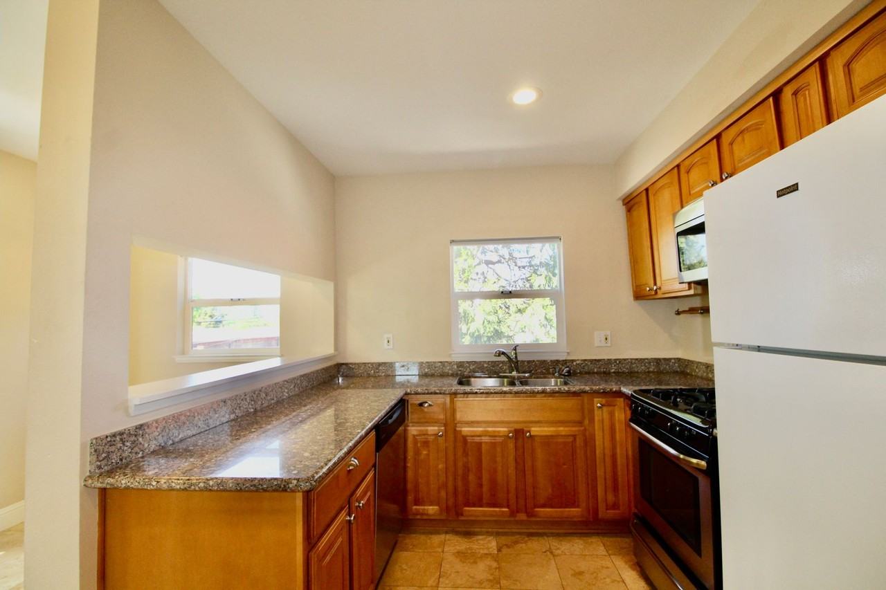 2543 Martin Luther King Jr Way - Photo 5 of 11