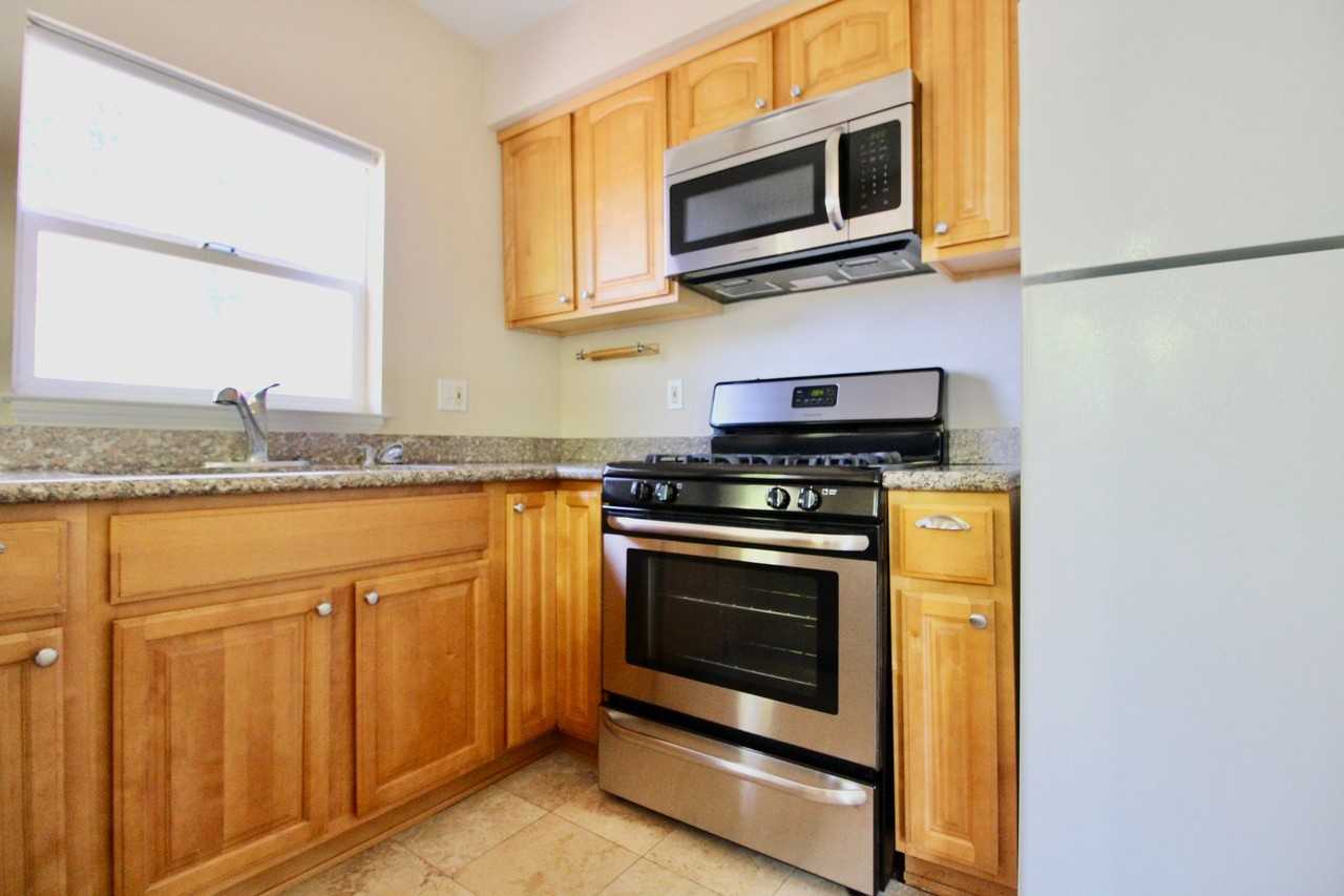 2543 Martin Luther King Jr Way - Photo 6 of 11