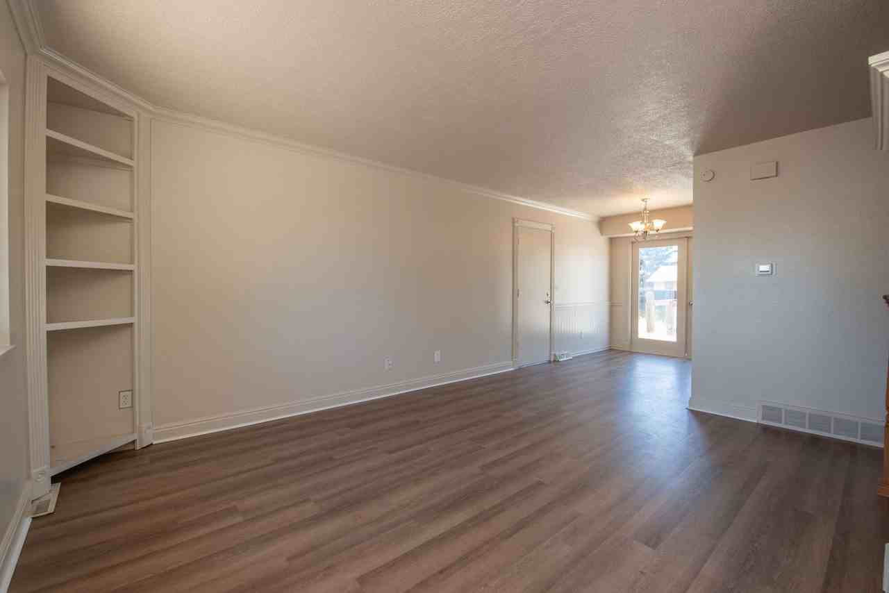 313 11th St - Photo 3 of 13