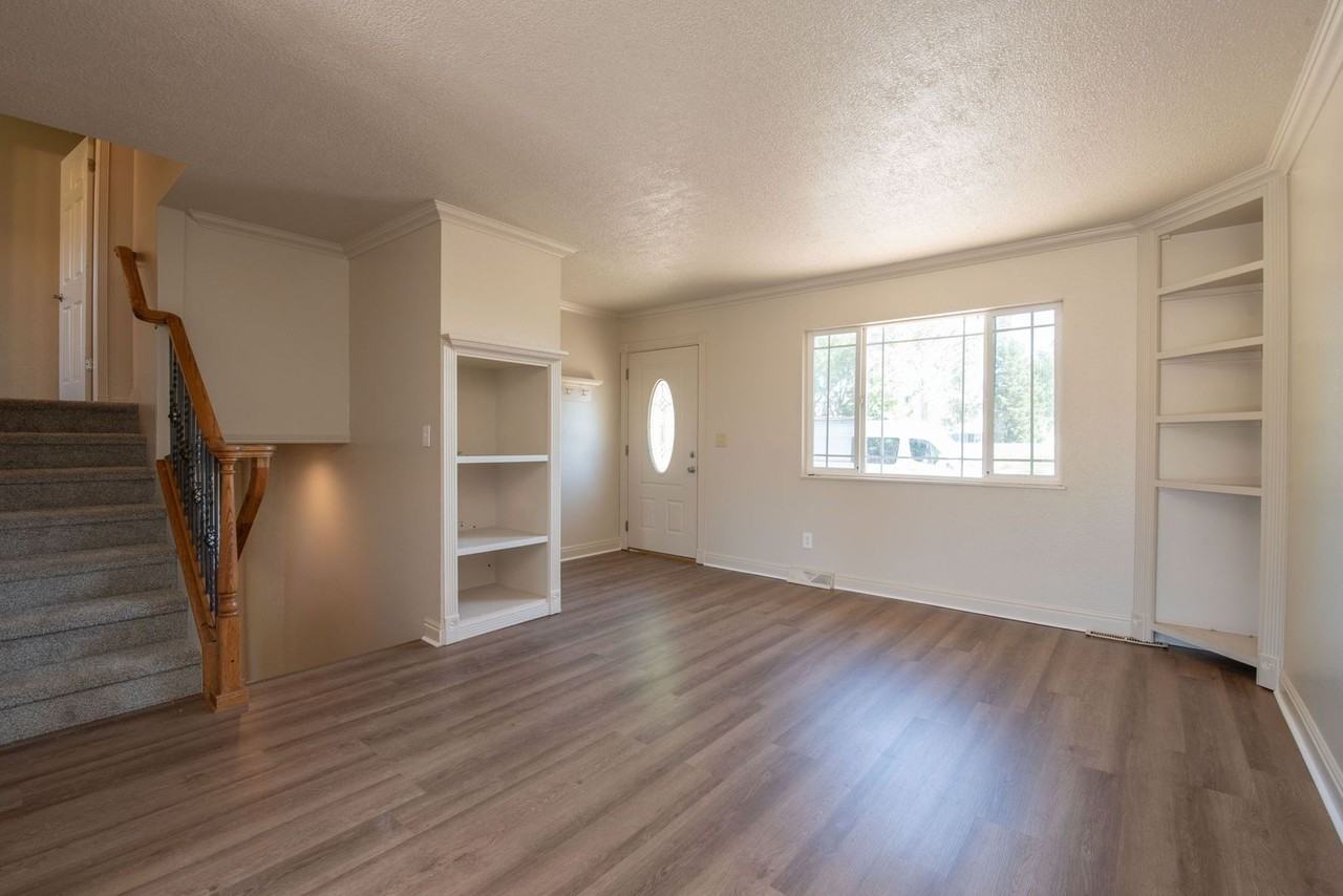 313 11th St - Photo 4 of 13