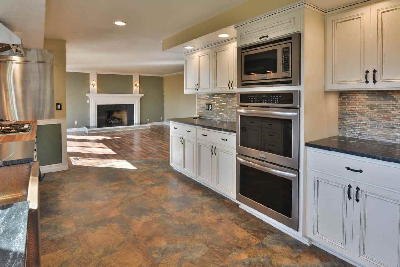 1043 Tamara Cir - Photo 2 of 16