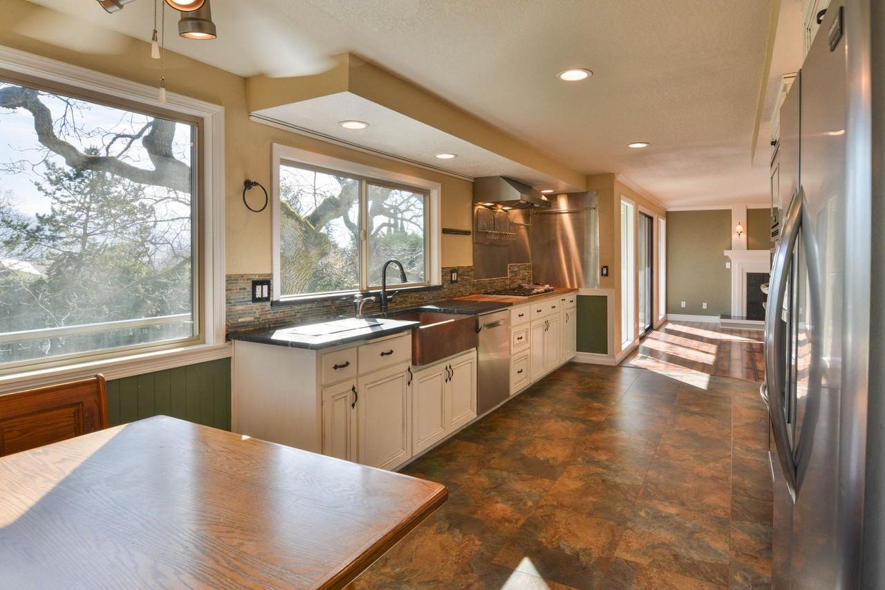 1043 Tamara Cir - Photo 3 of 16