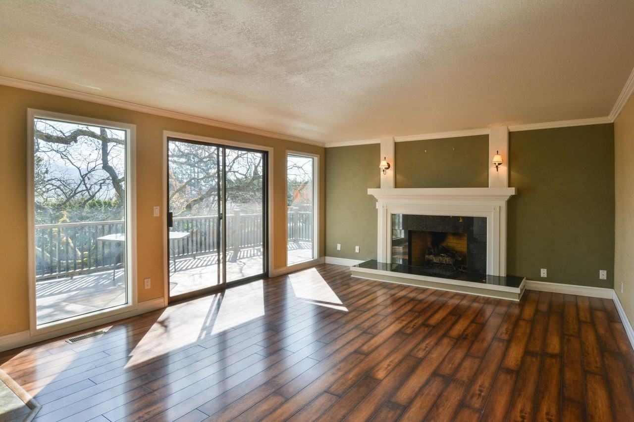 1043 Tamara Cir - Photo 4 of 16