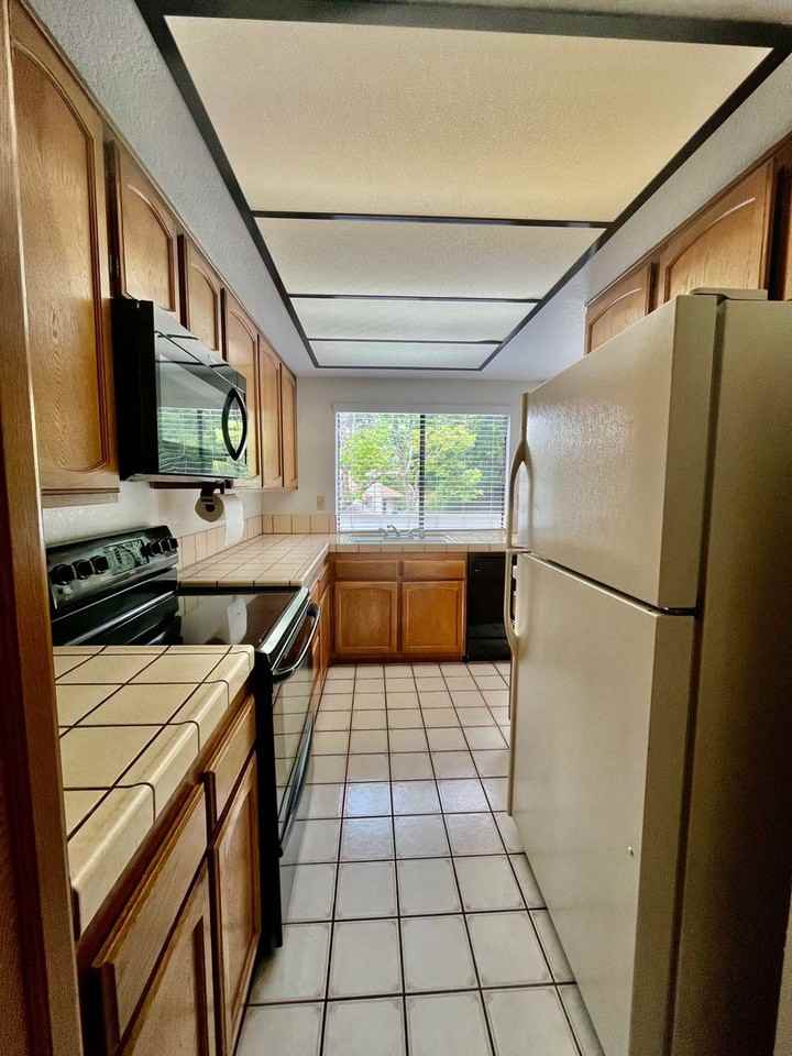 4577 Chateau Dr - Photo 6 of 23