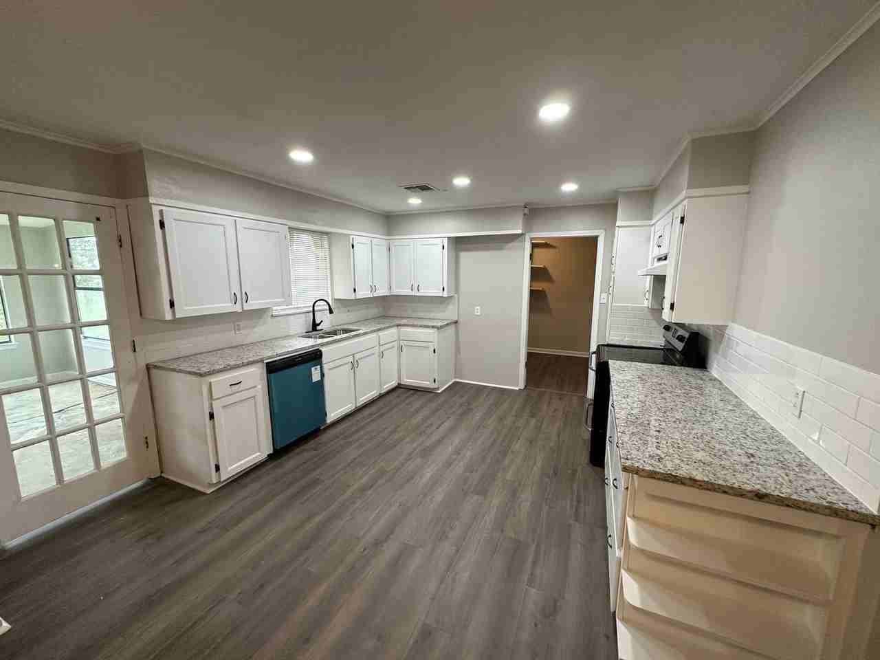 3200 Anita Cir - Photo 4 of 10