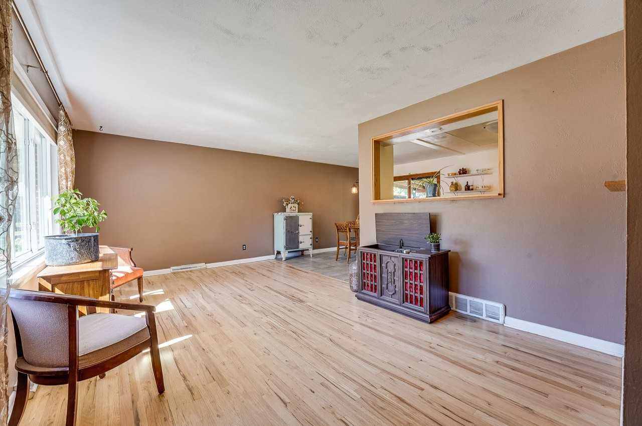 1550 Maple St - Photo 3 of 36