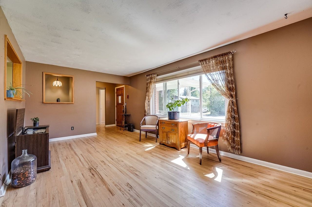 1550 Maple St - Photo 5 of 36