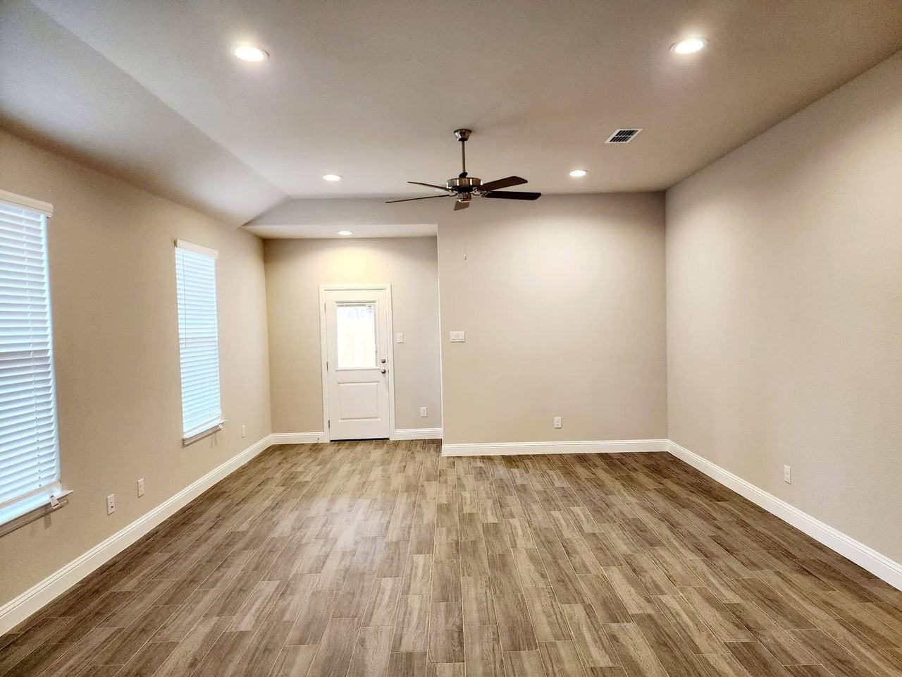 2320 Ruff Rd - Photo 2 of 18