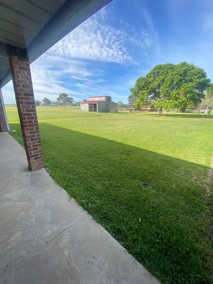 1042 Banker Rd - Photo 4 of 31