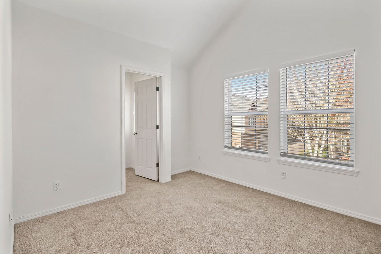 1611 Sw San Mateo Ter - Photo 3 of 27