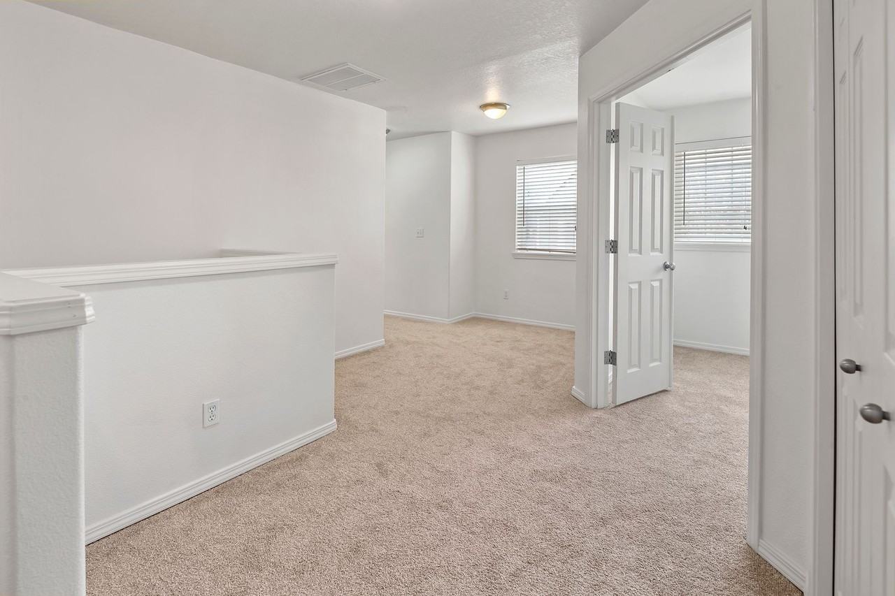 1611 Sw San Mateo Ter - Photo 5 of 27
