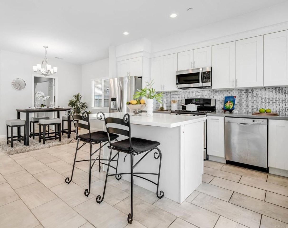 959 13th St - Photo 3 of 48