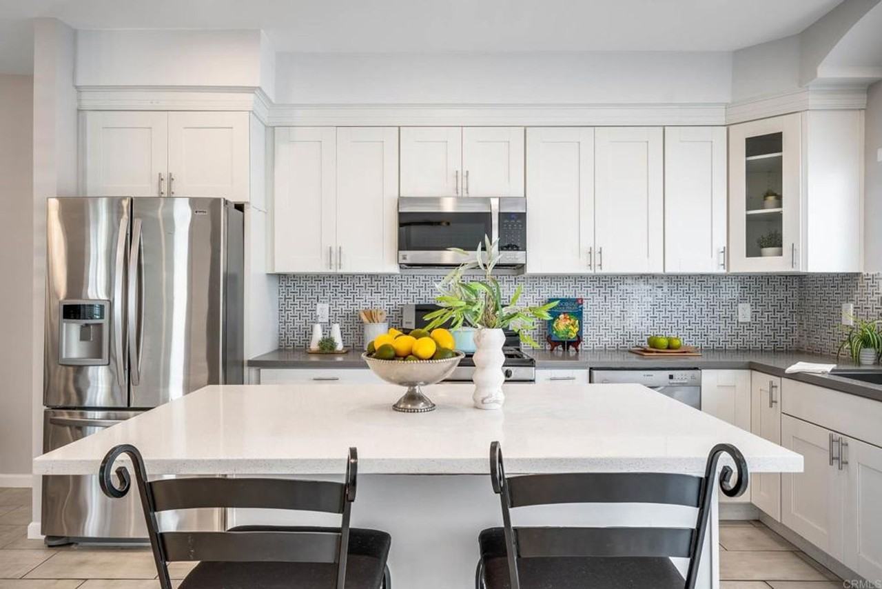 959 13th St - Photo 4 of 48