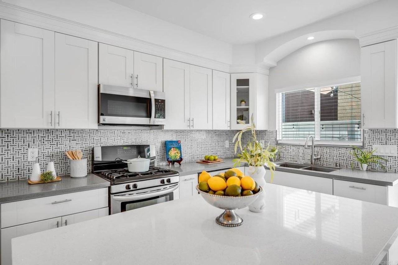 959 13th St - Photo 5 of 48