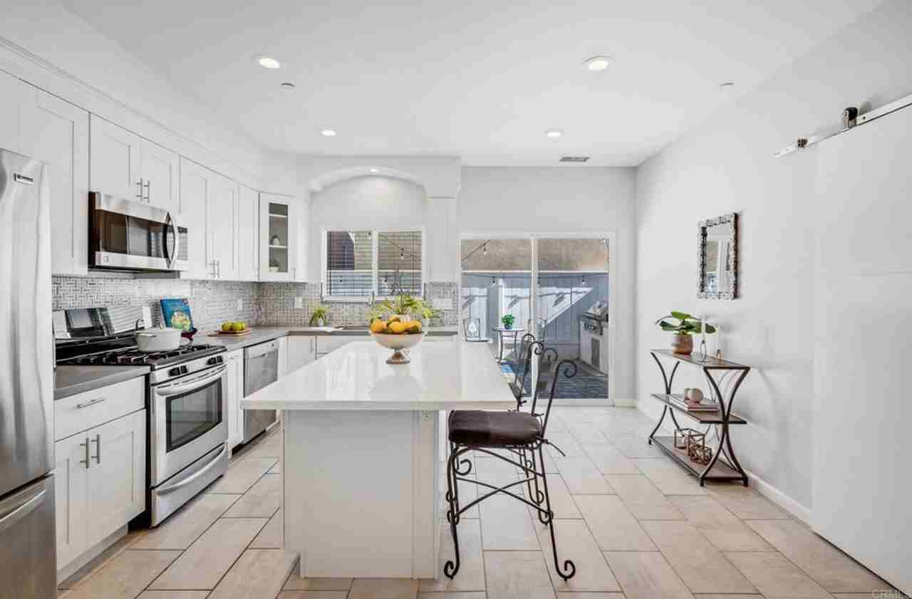 959 13th St - Photo 6 of 48