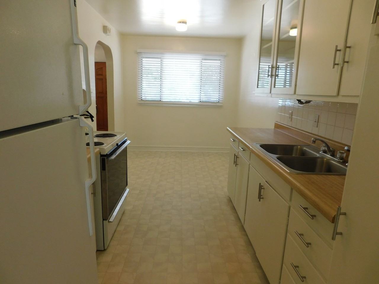 742 Bunting Ave - Photo 7 of 16