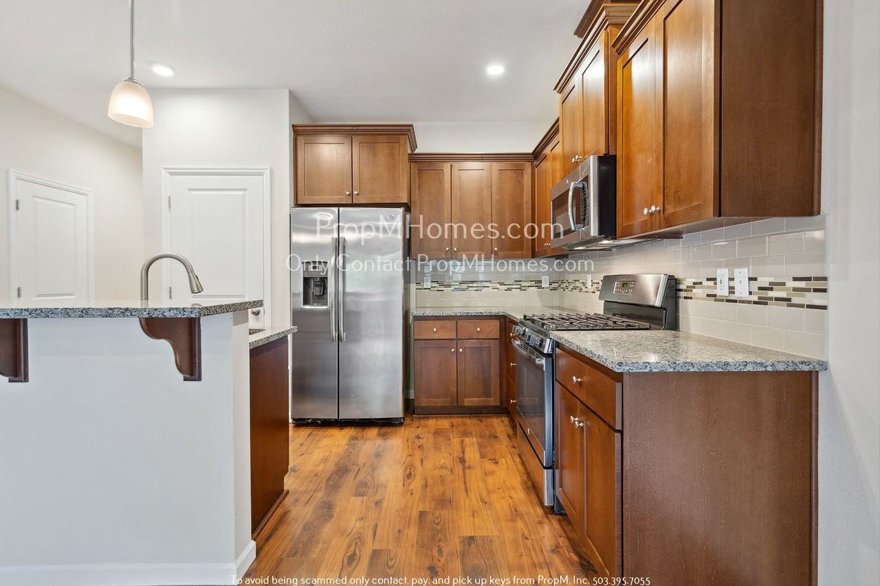 17562 Sw Devonshire Way - Photo 3 of 36