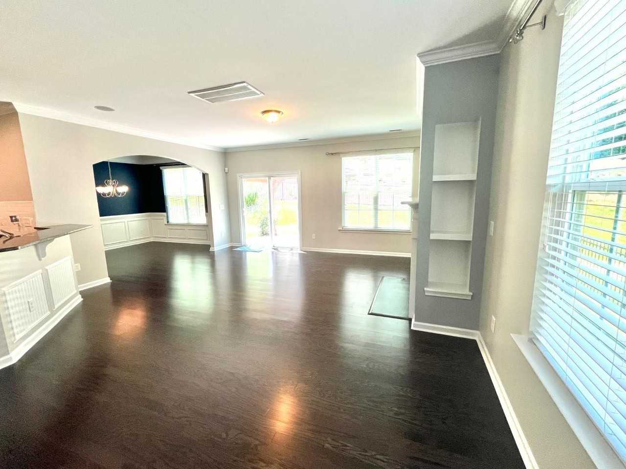214 Maple Walk St - Photo 3 of 19