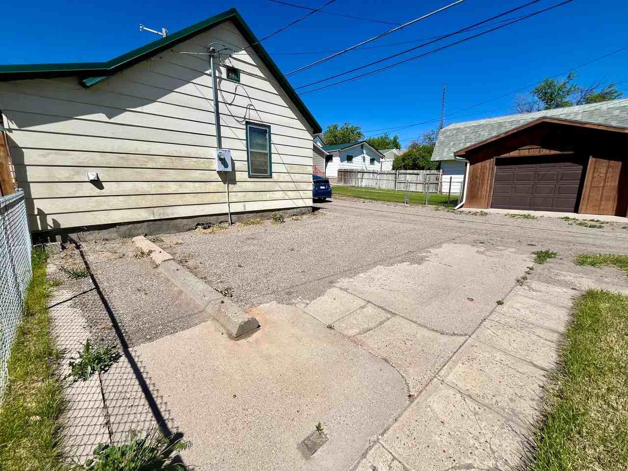 215 15th St - Photo 3 of 14