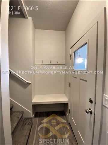 1021 E 1060 S - Photo 3 of 29
