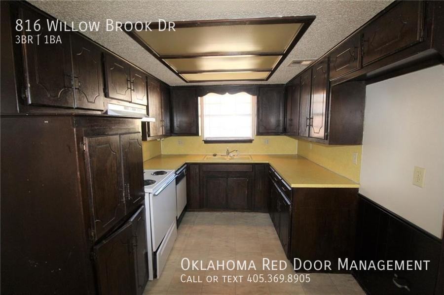 816 Willow Brook Drive - Photo 3 of 15