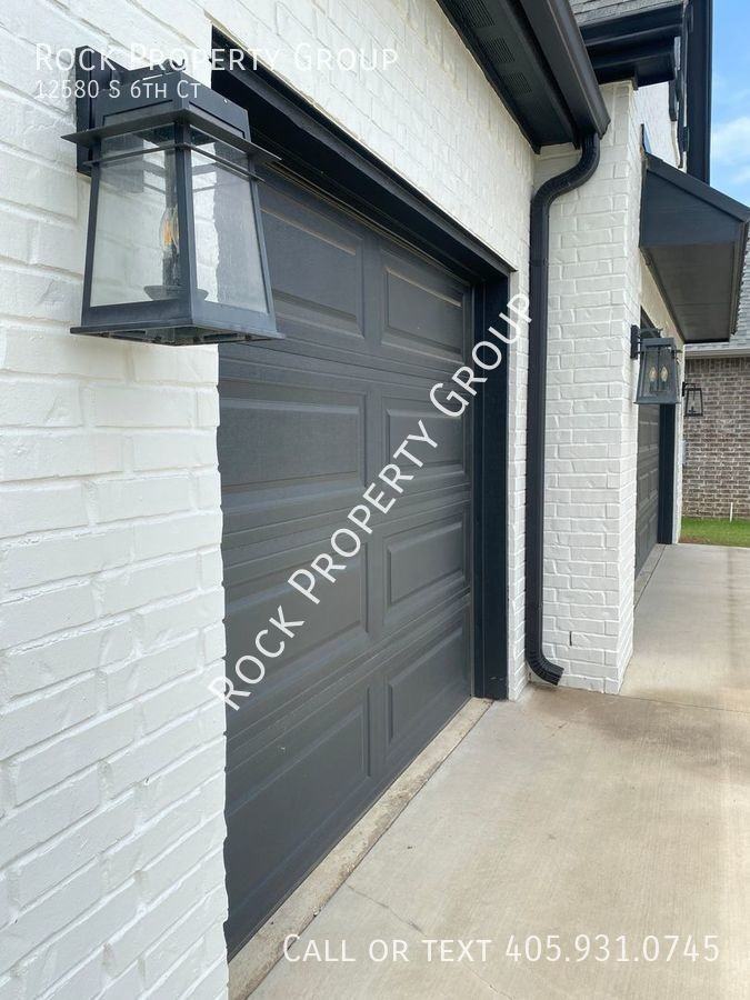 12580 S 6th Ct - Photo 3 of 50