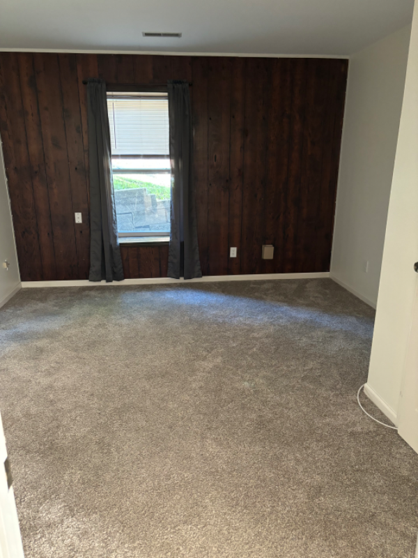 1000 Northeast Dr #D - Photo 3 of 7